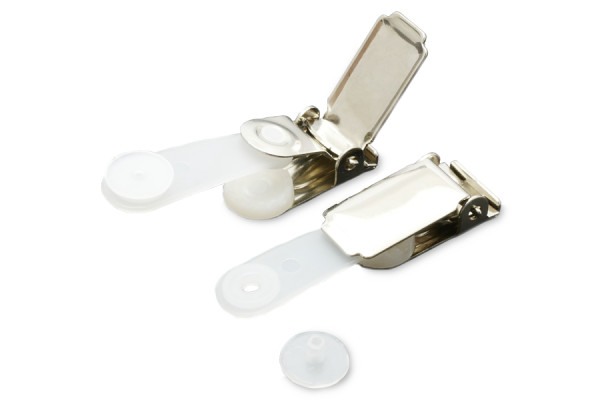 Badgeclips voor hoesjes met rond gat, metalen clip, vernikkeld